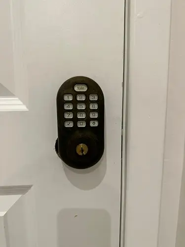 Do locksmiths install smart locks-2